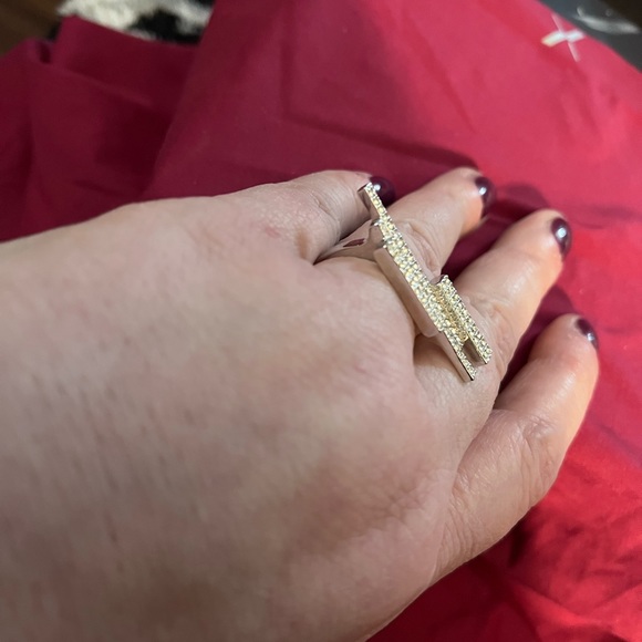 SWAROVSKI ring. Size 8. Silver tone. Crystals. Stunning, bold ring. - Picture 5 of 6